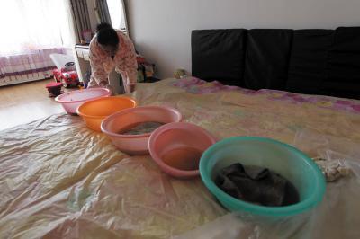 桑植楼上漏水，住户失联，小区没物管，业主维权难！律师来支招……